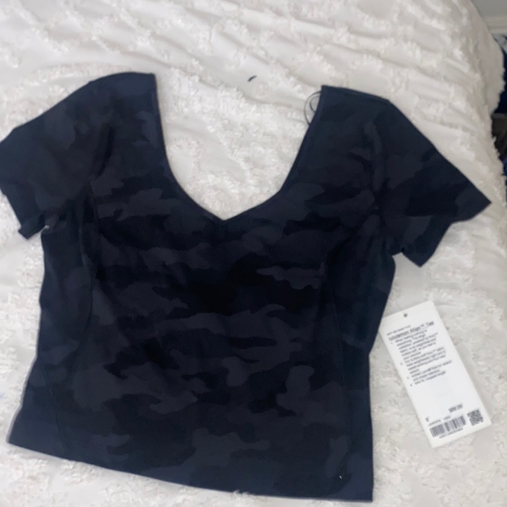 Lululemon Align tee in women’s 8